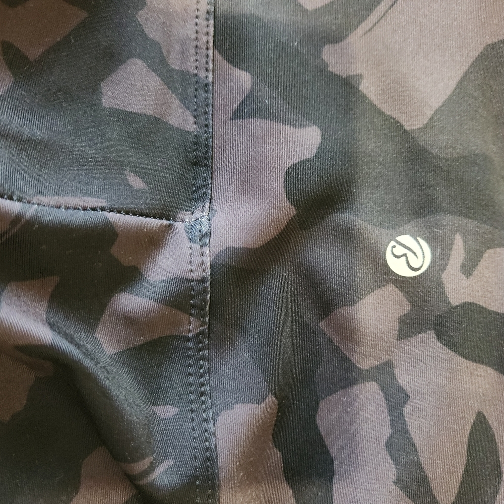 Bally Total Fitness High Waisted Black / Plum Camo Leggings with Pockets Size M - Picture 3 of 7